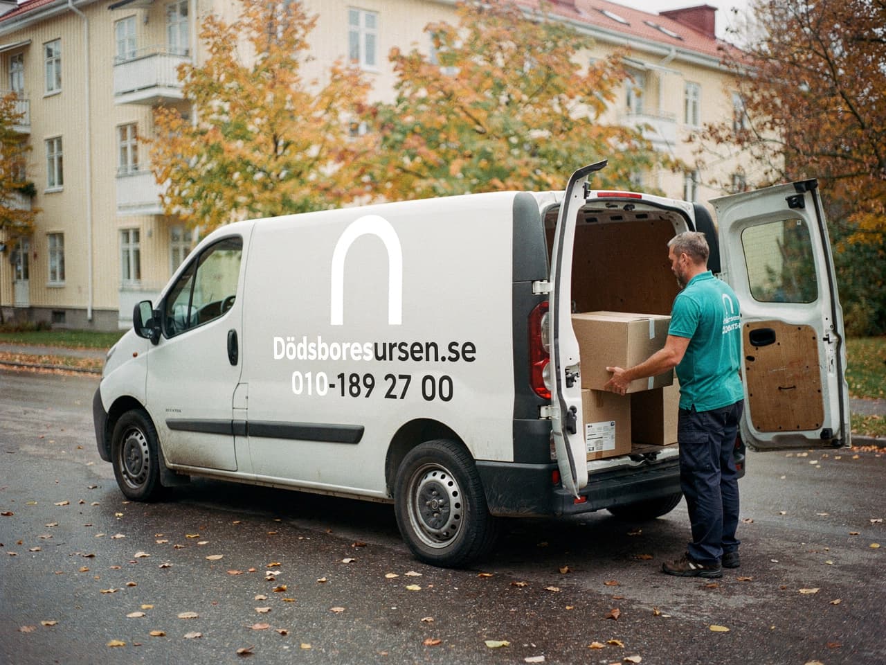Dödsboresursens servicebil på en bostadsgata i Landskrona